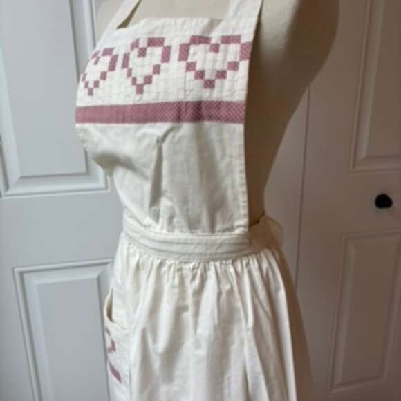 Handmade Vintage Embroidered Cotton Apron: Cottagecore Farmhouse Kitchen - Picture 4 of 10